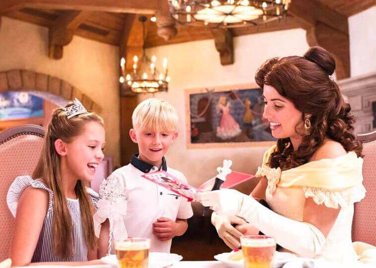 restaurante com princesas da Disney Paris
